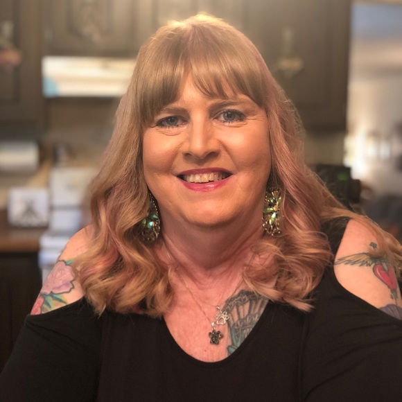 Meet your Posher, Cindy - Picture 1 of 1